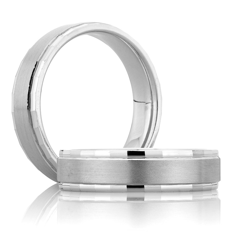 A Jaffe Classic Platinum Wedding Ring BH4897