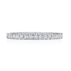 Tacori 2667B34 Platinum band, front view of the French pave diamond row with scalloped milgrain sides