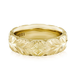 Tacori 4146BYSZBWE yellow gold band top view, hand engraved leaf and starburst panels with scalloped milgrain edges
