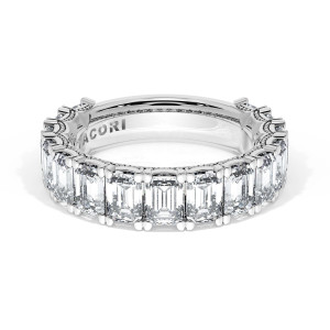 Tacori 4206534 Platinum band, angled view of emerald cut diamonds set in platinum with milgrain rails