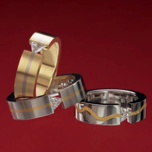 Kretchmer 18 Karat Flat Tension Set Ring