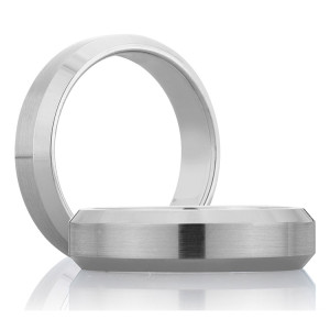 A Jaffe Classic 14 Karat Wedding Ring BR4575