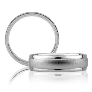 A Jaffe Classic 14 Karat Wedding Ring BR4609