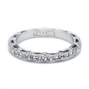 Tacori 18 Karat Crescent Silhouette Wedding Band HT2511