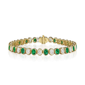 Tacori FB694DEMY7 18 Karat Yellow Gold, laid flat showing alternating bezel set oval emeralds and oval diamonds with pave trimmed bezels