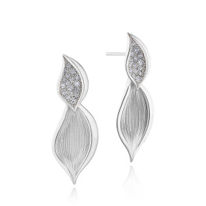 Tacori FE905 18 Karat White Gold, front view of the petal drop with a pave diamond top leaf above a ribbed plain leaf