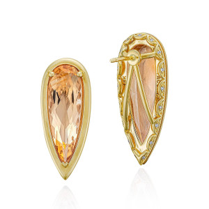 Tacori FE951CITFY 14 Karat Yellow Gold, angled pair view of the elongated pear studs holding a pale golden stone with a scalloped diamond gallery