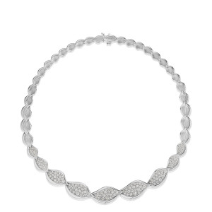 Tacori FN90916 18 Karat White Gold, full view of the overlapping petal link collar with pave set front petals