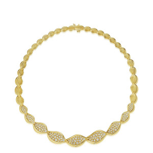 Tacori FN909Y16 18 Karat Yellow Gold, full view of the overlapping petal link collar with pave set front petals