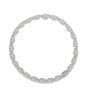 Tacori FN91016 18 Karat White Gold, full length view of the fluted petal links each edged with a pave diamond band and hidden clasp