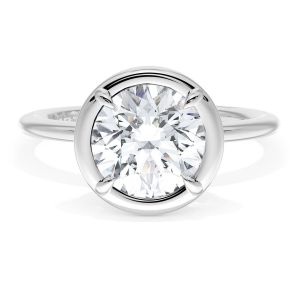 40417RD8 Platinum top view, round brilliant center in a circular metal frame on a plain platinum band