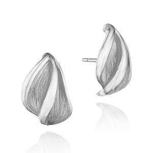 Tacori FE902 18 Karat White Gold, front view of the folded double petal with fine line texture and a polished wrapping band