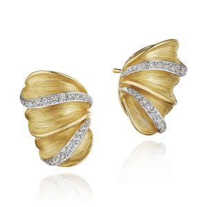 Tacori FE904Y 18 Karat Yellow Gold, front view of the ruffled multi petal huggie with two diagonal rows of pave diamonds