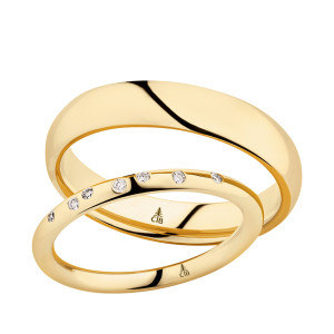 Christian Bauer 270539 18 karat yellow gold wedding band, angled view of a softly domed mirror polished surface rolling into the edges without any bevel over a polished interior, shown with its matching ring