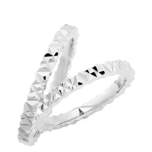 Christian Bauer 274533 18 karat white gold wedding band, angled view of a mirror polished surface cut into rows of raised pyramid facets with a jagged outline
