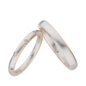 Christian Bauer 274642 two-tone platinum and 14 karat gold wedding band, angled view of a fully rounded satin white profile whose lower half and interior are warm red gold, shown with its matching ring