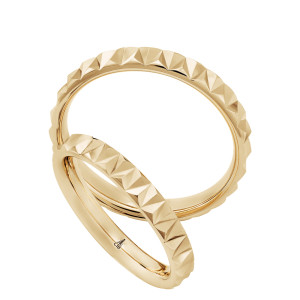 Christian Bauer 274802 14 karat yellow gold wedding band, angled view of a bright polished surface cut into a continuous row of raised pyramid facets around the outside, shown with its matching ring