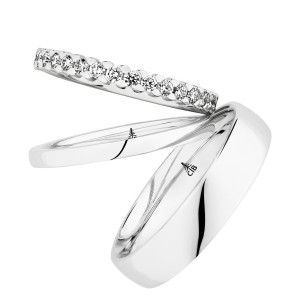 Christian Bauer 280157 14 karat white gold wedding band, angled view of a smoothly domed polished profile running without a bevel into a polished interior, shown with its matching rings