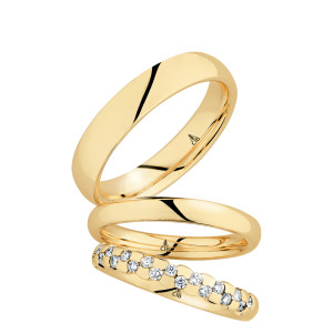 Christian Bauer 280172 18 karat yellow gold wedding band, angled view of a polished dome with rounded edges and a mirror interior, the surface unbroken by groove or bevel, shown with its matching rings
