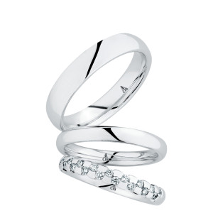 Christian Bauer 280172 platinum wedding band, angled view of a polished dome with rounded edges and a mirror interior, the surface unbroken by groove or bevel, shown with its matching rings