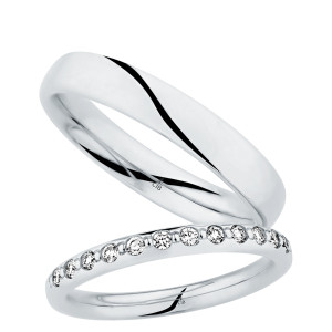Christian Bauer 280189 platinum wedding band, angled view of a softly rounded polished dome with no edge treatment above a mirror polished interior, shown with its matching ring