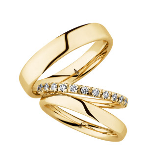 Christian Bauer 280231 18 karat yellow gold wedding band, angled view of a polished court profile with softly rounded edges and a bright polished interior, shown with its matching rings