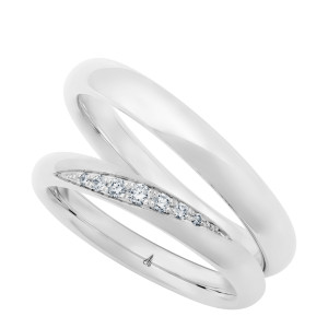 Christian Bauer 280249 18 karat white gold wedding band, angled view of a rounded polished dome, its bright surface curving without a bevel into a polished interior, shown with its matching ring