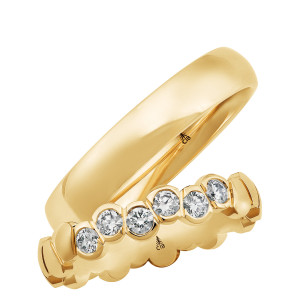 Christian Bauer 280252 18 karat yellow gold wedding band, angled view of a softly domed polished profile with rounded edges and a mirror polished interior, shown with its matching ring