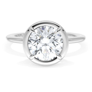 40417RD8 Platinum top view, round brilliant center in a circular metal frame on a plain platinum band