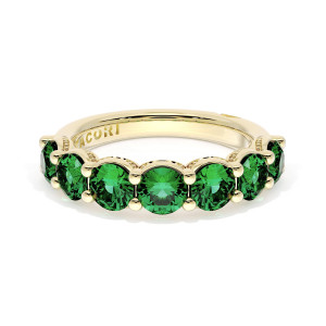 Tacori wedding band 416Y65EM12 top view showing prong set round green emeralds in yellow gold with milgrain arcs