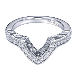 Gabriel & Co. WB5862W44JJ 14 karat white gold Victorian wedding band, angled view of the deep chevron dip, pave following both arms between milgrain rails