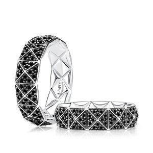 A.JAFFE GR3946QE 14 Karat diamond wedding ring, front view