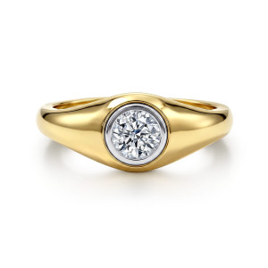 Front view of Gabriel Zenith ER917423R2M4JJJ.CSD4 with a round bezel-set diamond and polished yellow gold shoulders