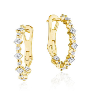 Tacori FE893Y 18 Karat Yellow Gold, angled view of the small hoop with carre and round diamonds and a hinged latch closure