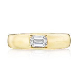 Tacori FR817EC55X4NDY 18 Karat Yellow Gold, head on view of the domed band with the east west set emerald cut diamond at centre