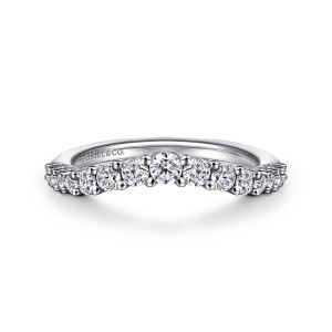 Gabriel & Co. AN10959W44JJ 14 karat white gold Classic wedding band, front view of the soft V curve with round stones largest at the peak