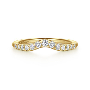 Gabriel & Co. AN10974Y44JJ 14 karat yellow gold Classic wedding band, front view of a shallow curved band with the largest stone in the middle of the dip