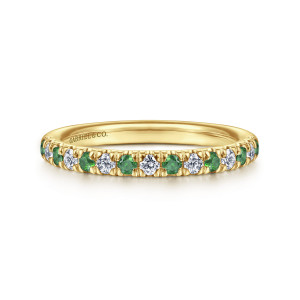 Gabriel & Co. AN14190Y44EA 14 karat yellow gold Classic anniversary band, front view of green stones and diamonds alternating in a straight line along the top