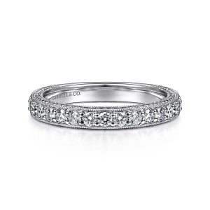 Gabriel & Co. AN15166W44JJ 14 karat white gold Victorian wedding band, front view of a single line of prong set diamonds between milgrain edges