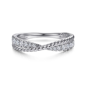Gabriel & Co. AN15299W44JJ 14 karat white gold Hampton band, front view of the rope-twisted strand crossing diagonally over the strip of stones