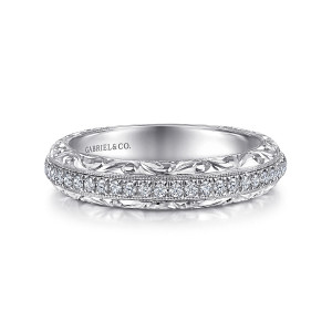 Gabriel & Co. AN15318W44JJ 14 karat white gold Victorian band, front view of the diamond line between beaded borders and engraved scrolls on both flanks
