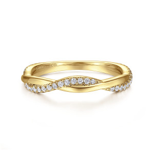 Gabriel & Co. AN15366Y44JJ 14 karat yellow gold Contemporary anniversary band, front view of the smooth strand crossing over a short row of tiny diamonds