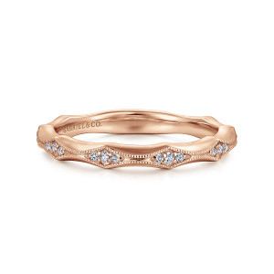 Gabriel & Co. AN15369K44JJ 14 karat rose gold Victorian band, front view of the scalloped band with its pointed stations, small diamonds and beaded edges