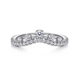 Gabriel & Co. AN15382W44JJ 14 karat white gold Starlight wedding band, front view of the V shaped band with raised stones standing above a row of smaller ones