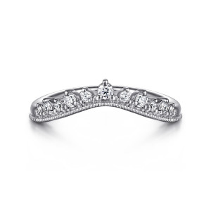 Gabriel & Co. AN15561W44JJ 14 karat white gold Victorian anniversary band, front view of the pointed V peak with a raised round diamond at its apex