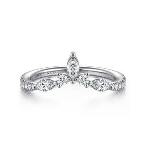 Gabriel & Co. AN15563W44JJ 14 karat white gold Kaslique anniversary band, front view of the peaked band with a tall pointed oval stone above two round stones