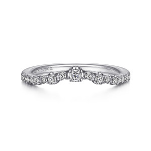 Gabriel & Co. AN15564W44JJ 14 karat white gold Classic anniversary band, front view of a shallow arch with a raised round stone at the peak and alternating neighbors
