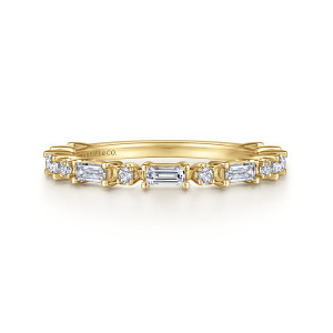 Gabriel & Co. AN15577Y44JJ 14 karat yellow gold Art Deco anniversary band, front view of a rectangular stone with four corner prongs between two tiny round stones