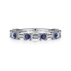 Gabriel & Co. AN15578W44SA 14 karat white gold Art Deco anniversary band, front view of alternating baguettes set lengthwise and round deep blue stones between paired prongs