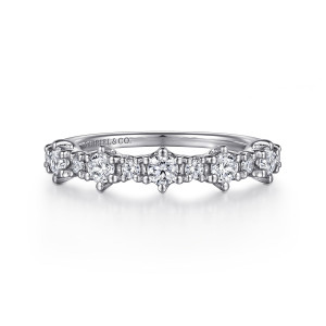 Gabriel & Co. AN15583W44JJ 14 karat white gold Starlight anniversary band, front view of larger and smaller round diamonds alternating between pointed prong tips